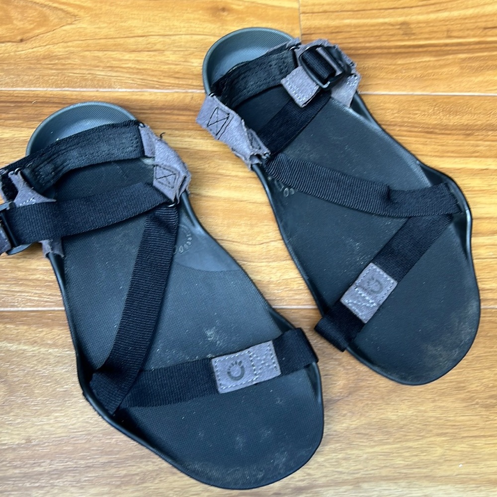 Mens minimalist sandals